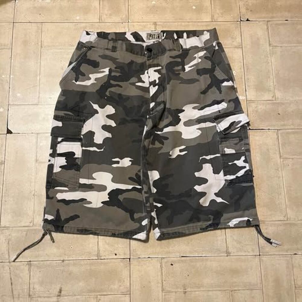 Men’s BTL baggy military white and gray camo shorts sizes 40